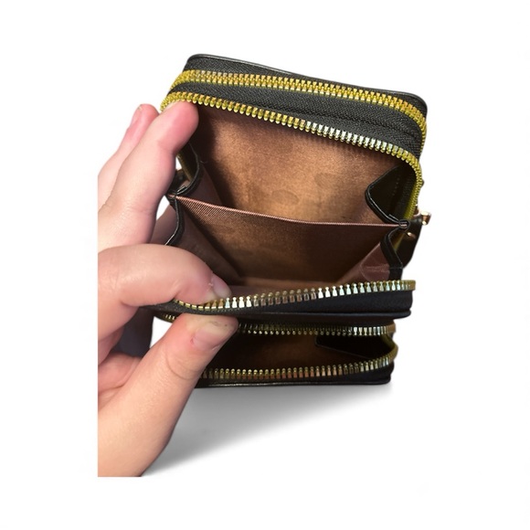 Floral Black Embossed Crossbody Bag 🖤✔️ - Picture 5 of 6